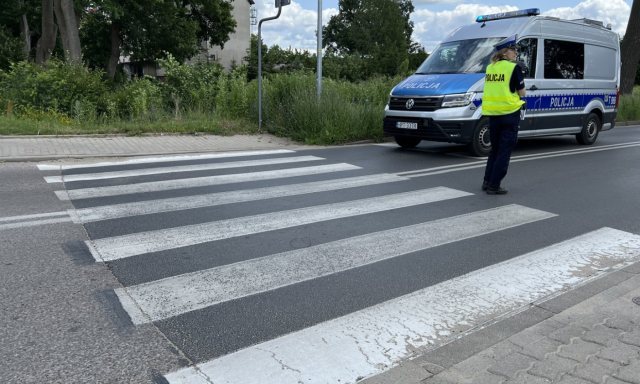 70 lat, Opel i ponad 0,7 promila. Policjanci zatrzymali kierowcę w Rozogach.