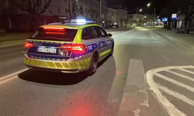 Uciekał przed kryminalnymi, potem uderzył policjanta. 43-latek z Wielbarka miał przy sobie marihuanę i amfetaminę