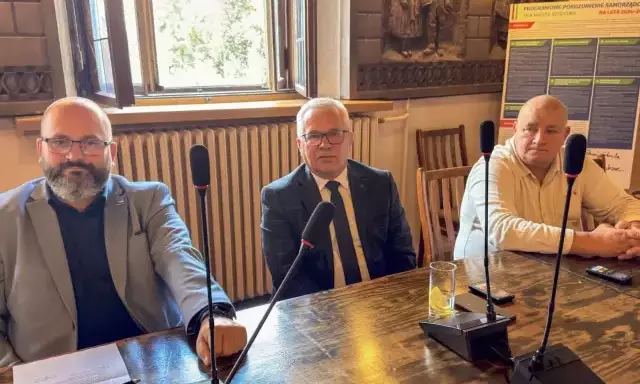 Iwańczyk już radnym powiatu. Złożył ślubowanie, a rada od razu przestawiła składy komisji