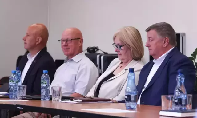 Dźwierzuty poprawiają drogi i kupują śmieciarki. Radni zmienili budżet