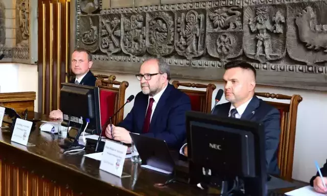 42,5 mln na deszczówkę, wieża do 2028 roku. Radni dostali raport z ratusza