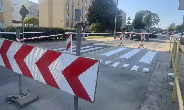 Przez lata się nie dało. Tej jesieni się da. Na Solidarności powstaje wyniesione przejście