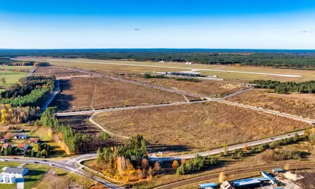 6,8 ha przy lotnisku w Szymanach znów na sprzedaż. Województwo chce ponad 5,2 mln zł