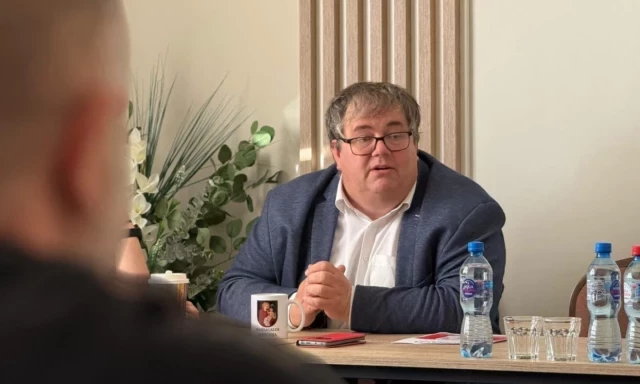 Gazociąg się spóźnił, starej kotłowni już nie ma. Wójt Ambroziak: „Szkoła musi mieć ciepło”