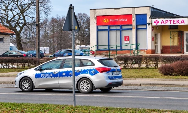 Ukradł kartę 78-latkowi i trzy razy nią zapłacił. 51-latkowi grozi do 10 lat więzienia
