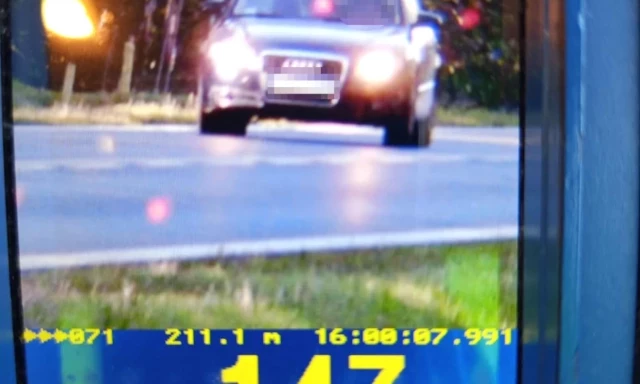 3000 zł mandatu i 13 punktów. 21-latek pędził Audi o 57 km/h za szybko