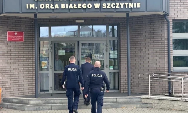 Po nocnych groźbach miasto sprawdza szkoły. Burmistrz i policja ruszyli do placówek.