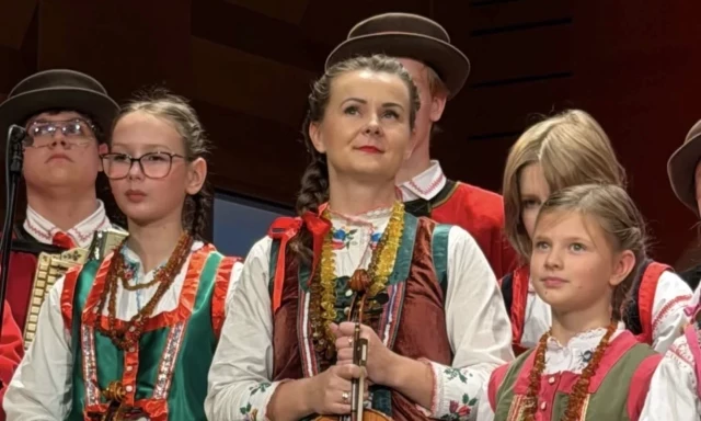 Golan z GOKOFONIĄ w filharmonii. Rozogi pokazały młodą twarz Kurpiowszczyzn