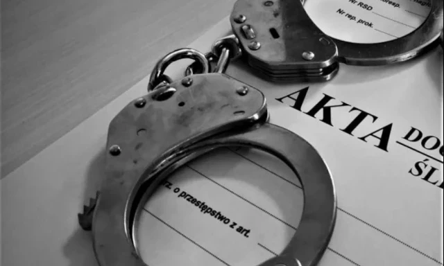 Wpadł na perfumach za ponad tysiąc złotych. Policja połączyła go z kolejnymi kradzieżami