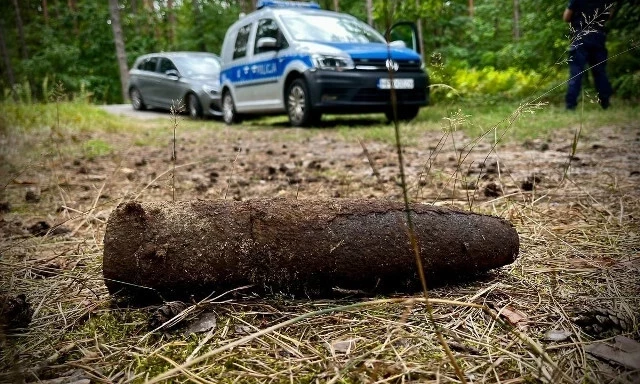 Wojenny pocisk wyszedł z ziemi podczas prac polowych. Saperzy pojechali do Baranowa