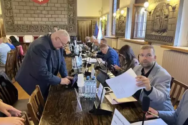 Szczytno z 15 radnymi? Mniej mieszkańców to mniej radnych. Czy miasto na tym zyska?