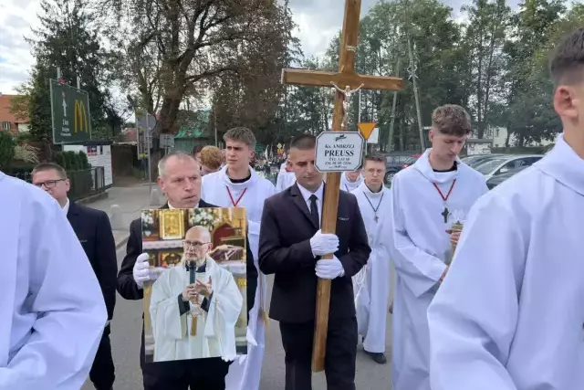 Przeszedł tysiące kilometrów. Ostatnią pielgrzymkę odbył bez jednego kroku. Ks. Andrzej Preuss dotarł do swojej Jerozolimy