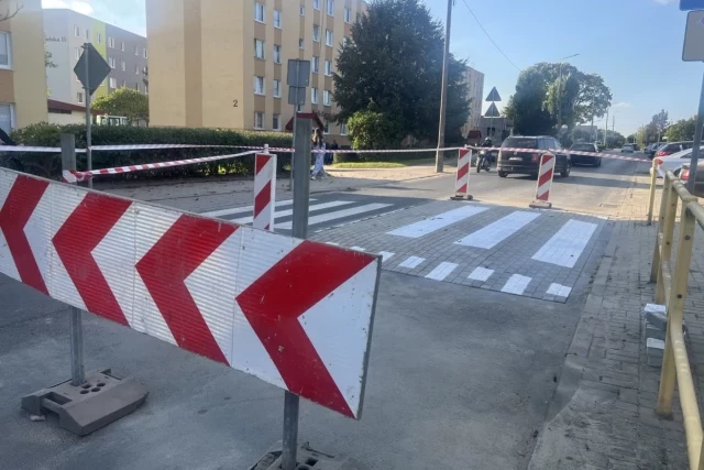Przez lata się nie dało. Tej jesieni się da. Na Solidarności powstaje wyniesione przejście