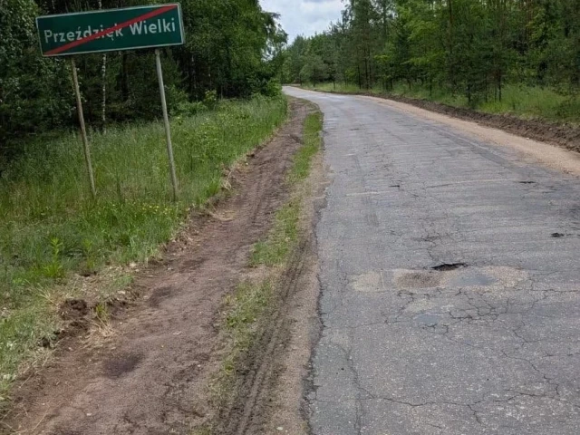 Koniec wybojów coraz bliżej. Ruszyła przebudowa drogi Przeździęk Wielki – Baranowo