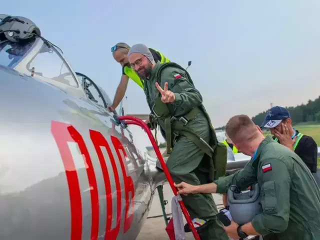 MiG-i przecięły niebo nad Szczytnem. W jednym leciał Mariusz Korpoliński