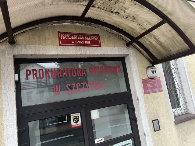 Opiekun rodziny zastępczej aresztowany. Dziewięcioro dzieci odebrano interwencyjnie