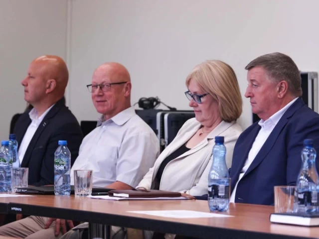 258 tys. zł dla strażaków, 266 tys. mniej na oczyszczalnię. Dźwierzuty zmieniają budżet