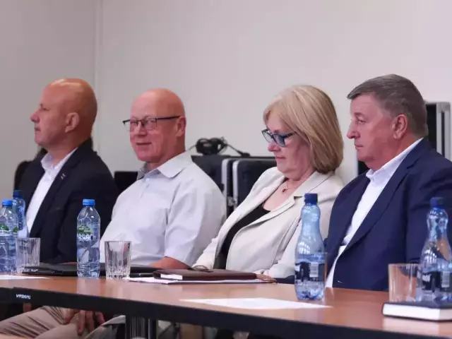 258 tys. zł dla strażaków, 266 tys. mniej na oczyszczalnię. Dźwierzuty zmieniają budżet