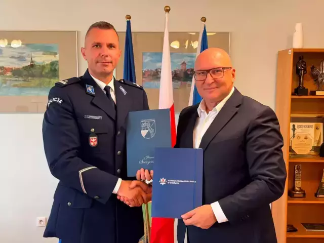 Nowy radiowóz dla szczycieńskiej policji. Powiat dołoży się do zakupu