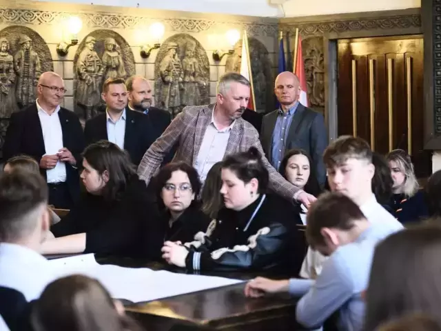 Młodzi spotkali się trzy razy. Na własną radę wciąż czekają