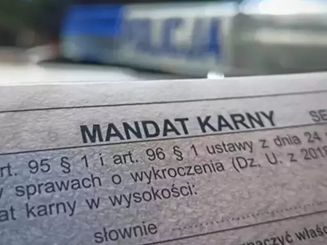 Wezwał policję, bo matka nie chciała go wpuścić. 31-latek dostał 500 zł mandatu