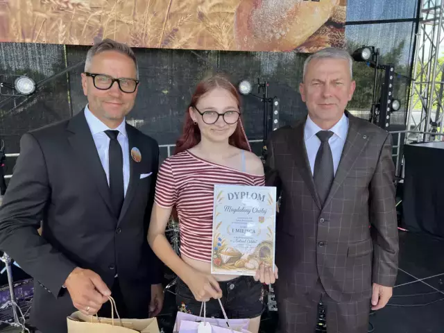 Magdalena Chołuj zaprojektowała plakat Festiwalu Chleba. Nagrody wręczono na scenie w Wielbarku