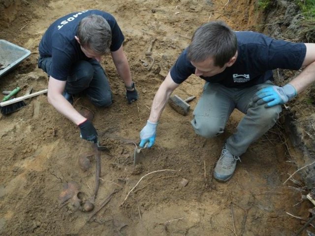 Mogiły pod Spychowem. Odnaleziono szczątki 18 żołnierzy