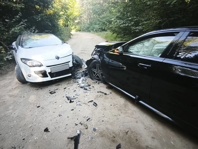 Czołowe zderzenie w Kulce. Za kierownicą Renault 18-latka