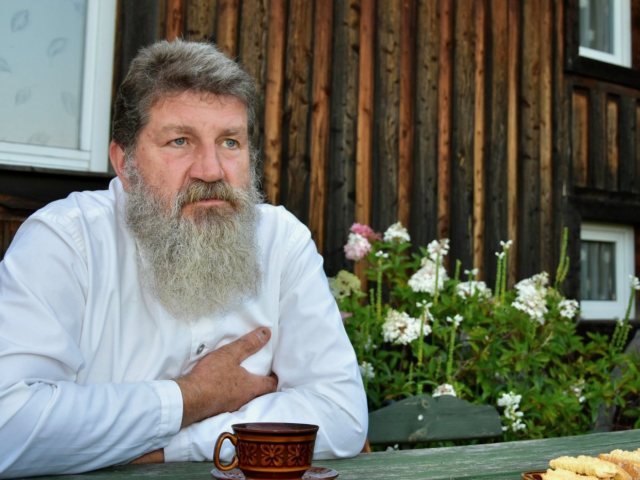Teatr zamilkł, zostały kostiumy i wspomnienia. Domalesja otwiera swoje zaplecze