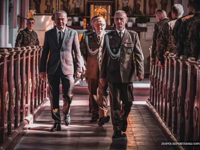 Awanse i wyróżnienia w Wielbarku. Żołnierze 2. Brygady Artylerii Legionów świętowali 15 sierpnia