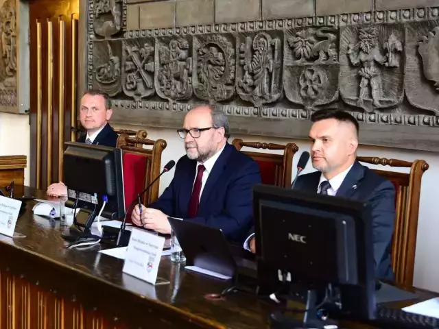 Radni wracają po wakacjach. Finanse Szczytna na półmetku. Jest nadwyżka, ale radni przyjrzą się też zadłużeniu