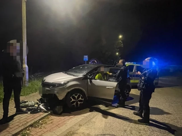 Śmietnik zatrzymał renault, policjant zatrzymał kierującą