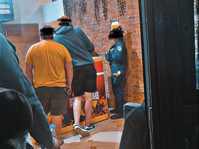 Napad na kebab w centrum Szczytna. Świadek mówi o nożu, policja prowadzi czynności