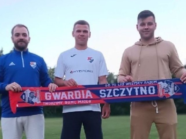 Rodzice kontra dzieci, dziadkowie też wchodzą do gry. Gwardia Szczytno kończy wakacje na boisku