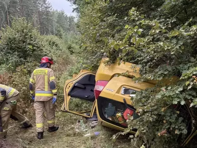Dachowanie na DK58 pod Warchałami. 58-latka trafiła do szpitala