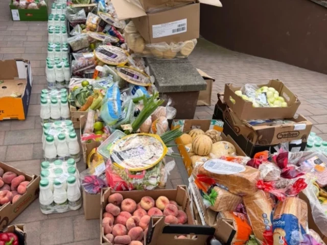 Dwie tony, które nie trafiły do kosza. Na ziemi szczycieńskiej zamieniły się w pełniejsze lodówki