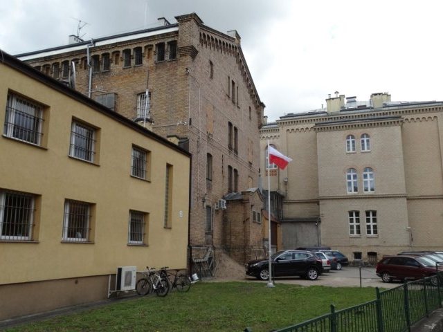 Nie płacił alimentów. 42-latek ze Szczytna zatrzymany i przewieziony do więzienia