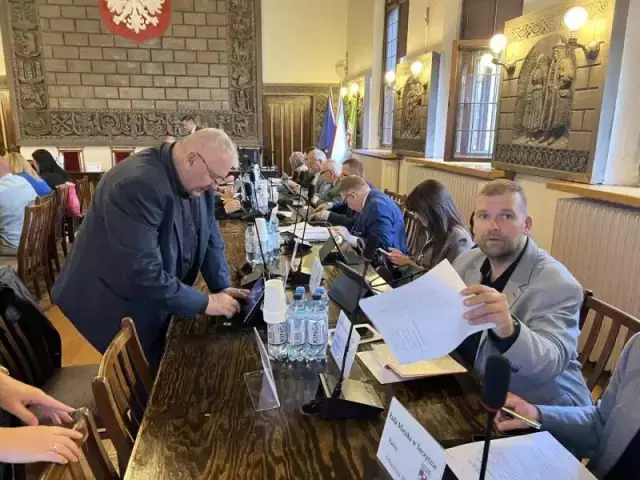 Szczytno z 15 radnymi? Mniej mieszkańców to mniej radnych. Czy miasto na tym zyska?
