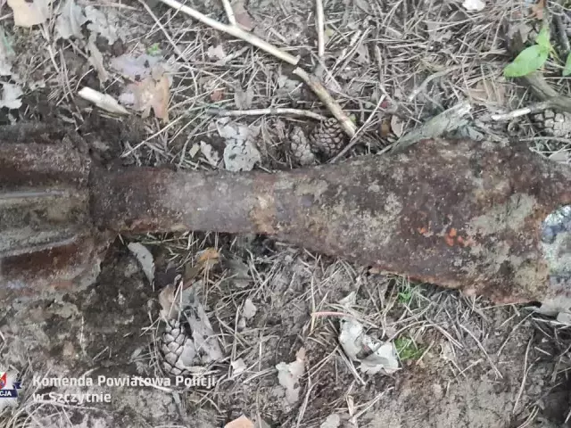 Spacer w lesie zakończył się alarmem. Pod Zawojkami znaleziono granat moździerzowy