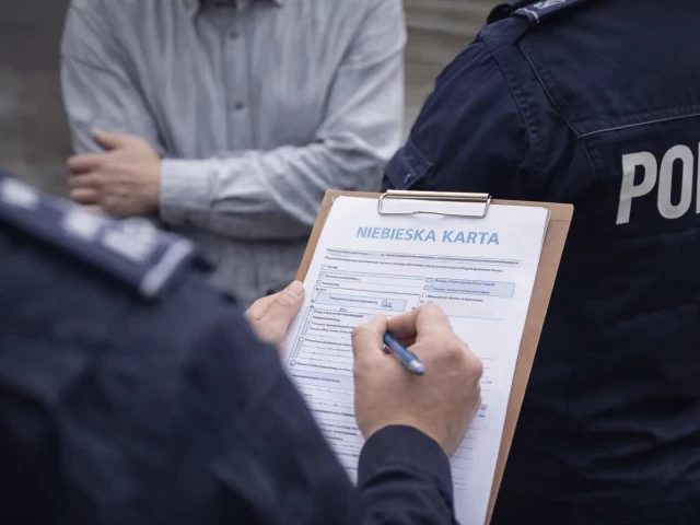 Po północy policja weszła do mieszkania. 69-latek już do niego nie wróci