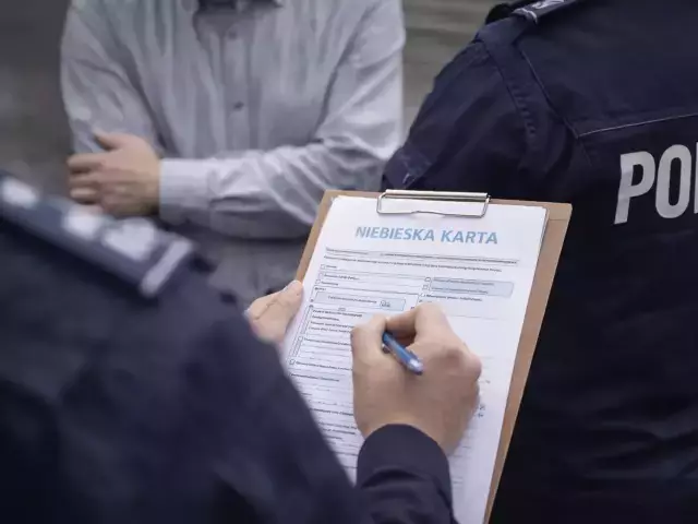 Po północy policja weszła do mieszkania. 69-latek już do niego nie wróci