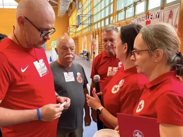 Krwiodawcy zamienili Jedwabno w sportową arenę. Rywalizują, ale grają do jednej bramki