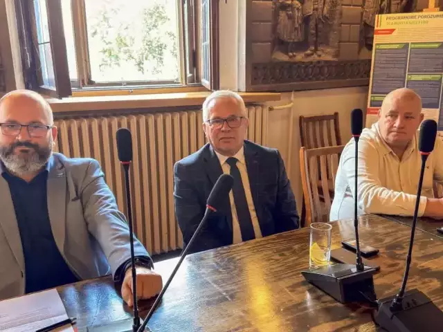 Iwańczyk już radnym powiatu. Złożył ślubowanie, a rada od razu przestawiła składy komisji