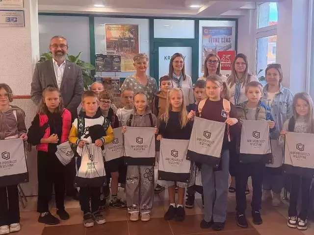 Trzecioklasiści weszli za bankową ladę. W Pasymiu sprawdzali, skąd biorą się pieniądze w bankomacie