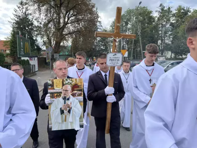 Przeszedł tysiące kilometrów. Ostatnią pielgrzymkę odbył bez jednego kroku. Ks. Andrzej Preuss dotarł do swojej Jerozolimy