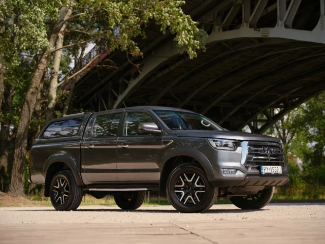 JAC Motors stawia na użyteczność i nowoczesny design. Nowe pick-upy czekają w olsztyńskim salonie Nord Auto