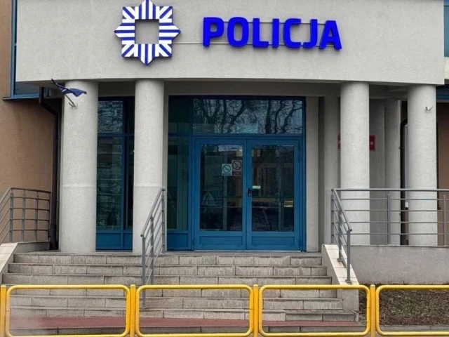 Sprzedawała buty, a kupująca poprosiła ją o BLIK. Z konta zniknęło ponad 5 tys. zł