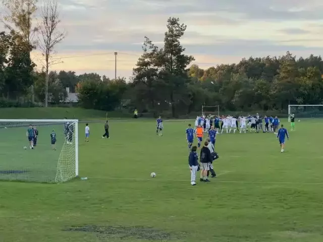 Po hejcie w sieci przemówiło boisko. Gwardia wygrała derby 4:1, Błękitni odpowiedzieli klasą