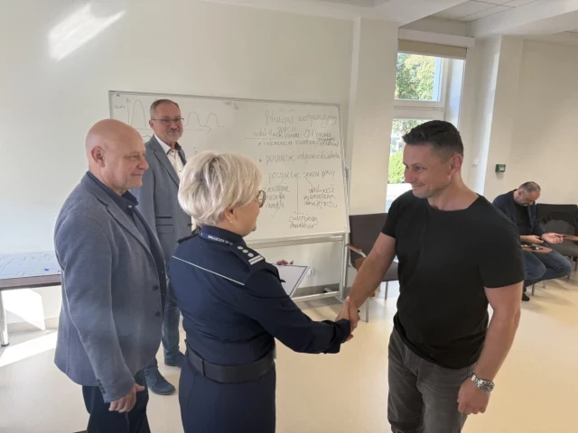 Komendant musi zdecydować. Czasem pod presją