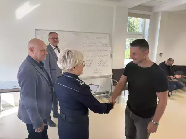 Komendant musi zdecydować. Czasem pod presją